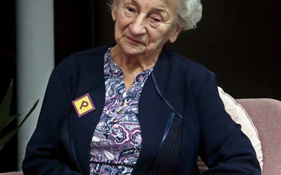 89-latka chętnie spotyka się z mieszkańcami, by dzielić się swoją historią.