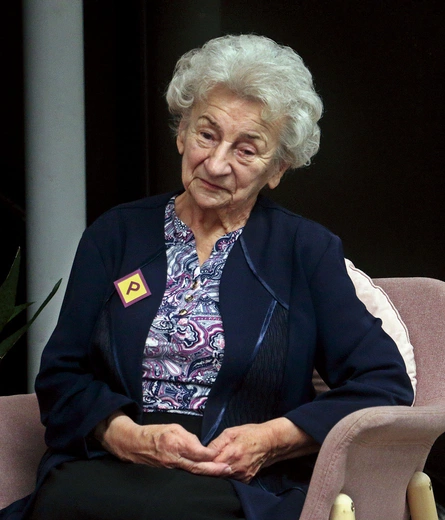 89-latka chętnie spotyka się z mieszkańcami, by dzielić się swoją historią.