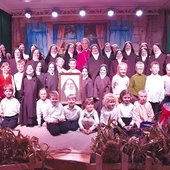 Podczas uroczystości podkreślano,  że dzieci są nadzieją.  Od stu lat siostry troszczą o jej spełnienie.