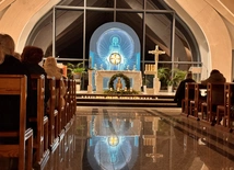 Przez rok u Jego stóp