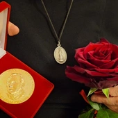 S. Paulina Szczepańczyk SMI z medalem "Unitas in Veritate"