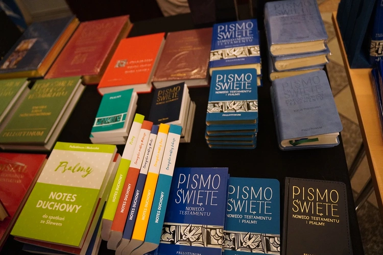 Papieski Wydział Teologiczny we Wrocławiu. Skarby Pisma Świętego i znoje tłumaczy biblijnych ksiąg