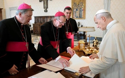 Abp Kupny na audiencji u papieża Leona XIV. Wręczył Ojcu Świętemu ważną pamiątkę