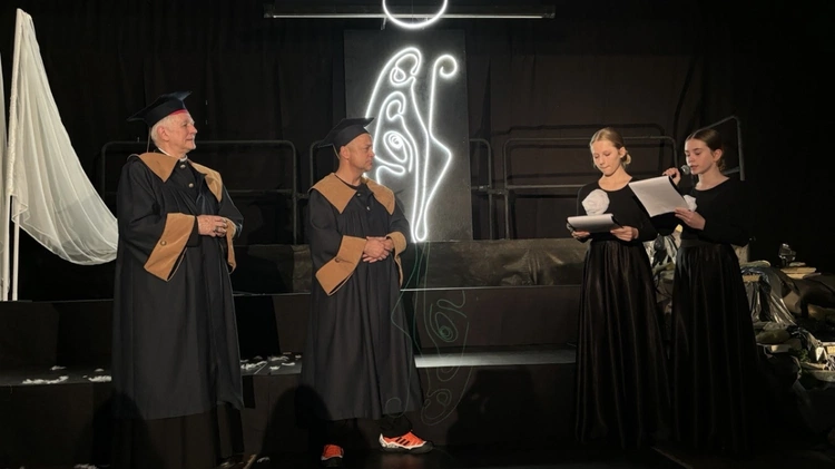 Bp Marek Szkudło z tytułem Honorowego Profesora Szkoły