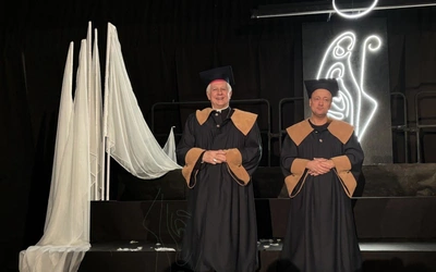 Bp Marek Szkudło z tytułem Honorowego Profesora Szkoły