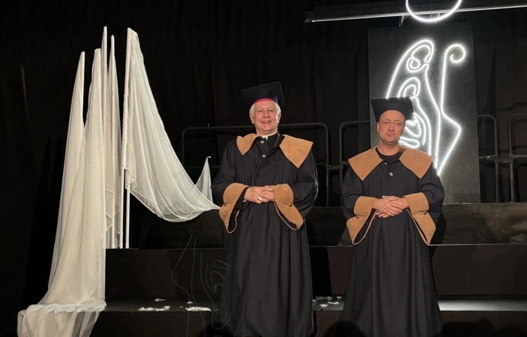 Bp Marek Szkudło z tytułem Honorowego Profesora Szkoły 