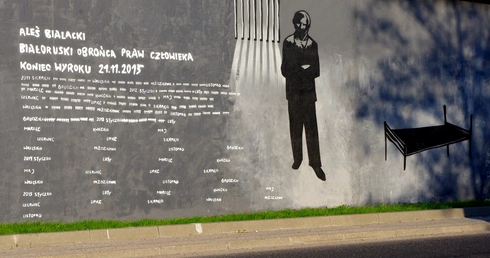 Białoruskie władze uwolniły 123 więźniów politycznych. Wśród nich jest Polak