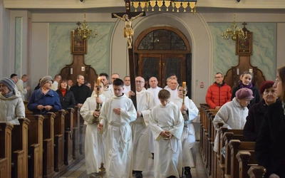 Błogosławieństwo nowych nadzwyczajnych szafarzy Komunii Świętej