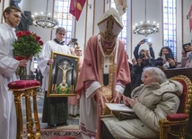 Wyniosła Chrystusa z płonącej katedry