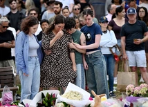 W zamachu terrorystycznym na plaży w Sydney zginęło 16 osób