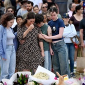 W zamachu terrorystycznym na plaży w Sydney zginęło 16 osób