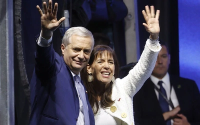 Prezydent - elekt  Jose Antonio Kast z żoną