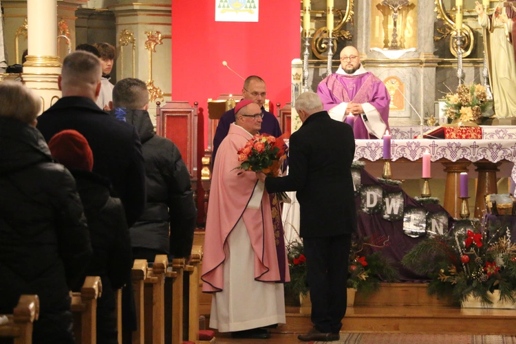 Strzegocin. Nowe witraże