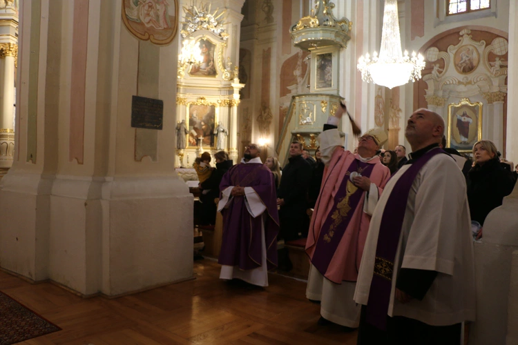 Strzegocin. Nowe witraże