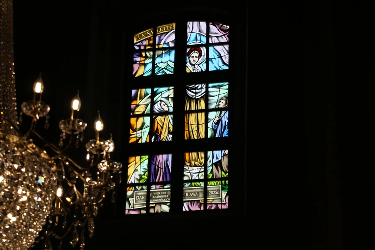 Strzegocin. Nowe witraże