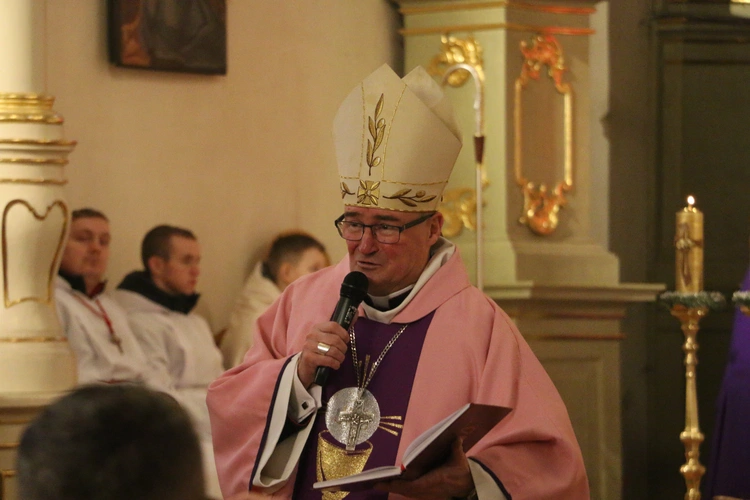 Strzegocin. Nowe witraże