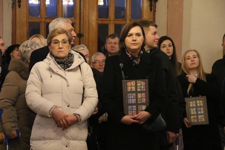 Strzegocin. Nowe witraże