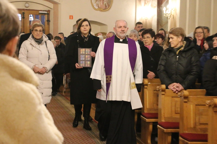 Strzegocin. Nowe witraże