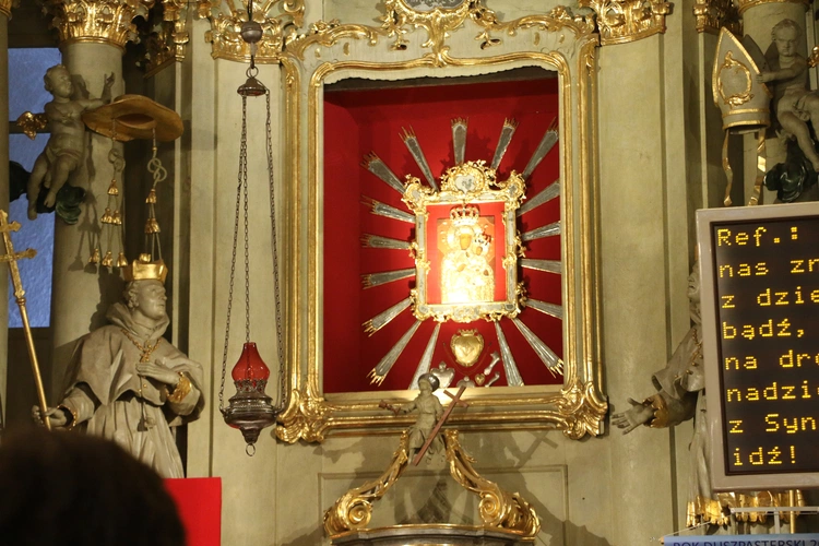 Strzegocin. Nowe witraże