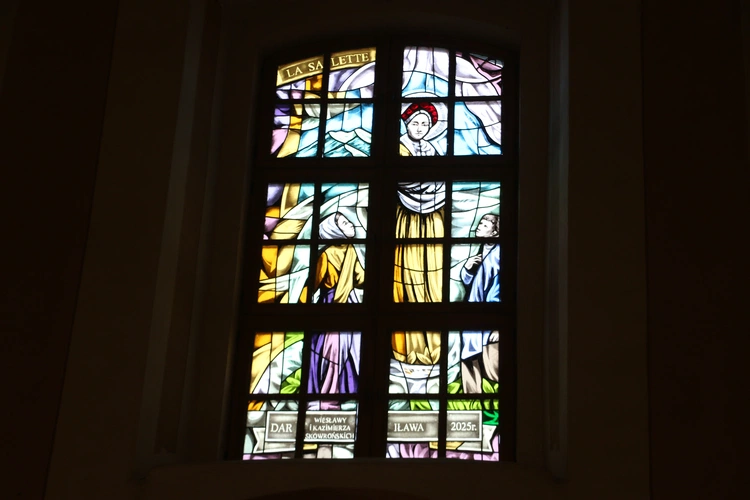 Strzegocin. Nowe witraże