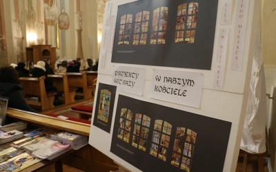 Strzegocin. Witraże jak znak szkaplerza