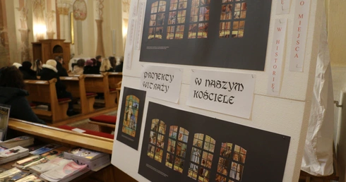 Strzegocin. Witraże jak znak szkaplerza