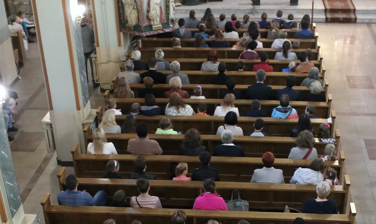 Kościół w Polsce. Co mówią liczby?