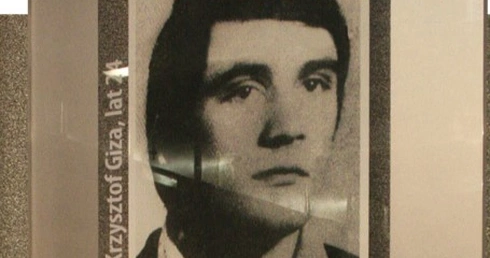 Po coś tu jestem. Rodzeństwo o bracie zabitym na "Wujku", jego cichym pogrzebie, latach rewizji i krzyżu