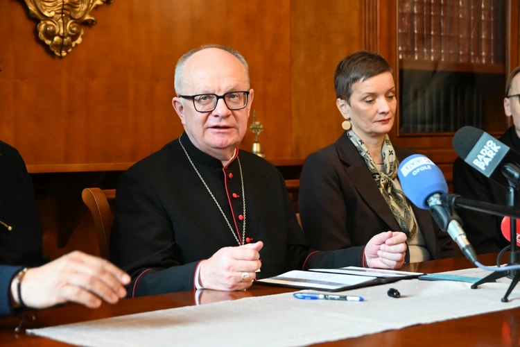 Ostatnie prace przed otwarciem katedry