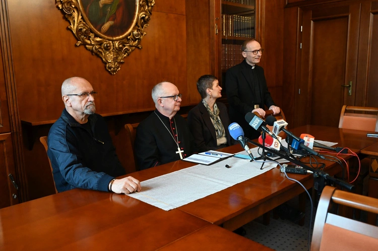 Ostatnie prace przed otwarciem katedry