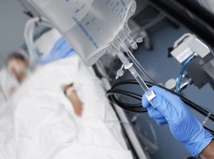 Francuzi krytycznie o projekcie legalizacji eutanazji