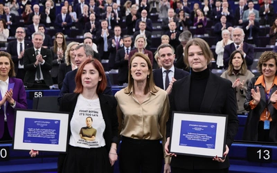 Od lewej: Irma Dimitradze, Roberta Metsola, Jana Poczobut