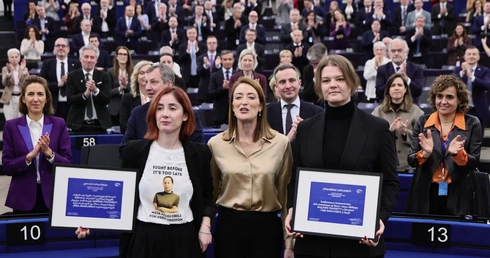 Od lewej: Irma Dimitradze, Roberta Metsola, Jana Poczobut