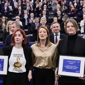 Od lewej: Irma Dimitradze, Roberta Metsola, Jana Poczobut