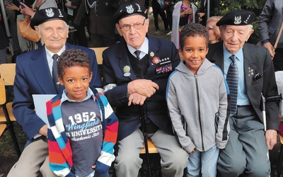 Zdjęcie z historią: Kombatanci – powstańcy warszawscy we Wrocławiu