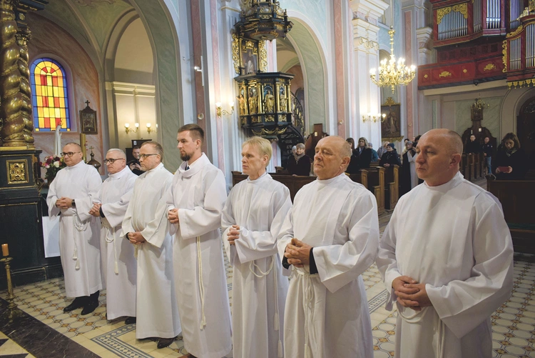 Kandydaci publicznie potwierdzili gotowość do służby przy Najświętszym Sakramencie. 