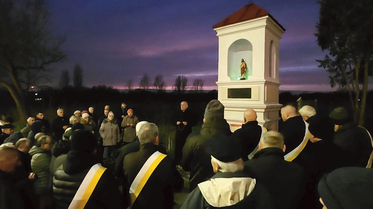  Zabytkowa kapliczka  została zbudowana w drugiej połowie XVIII wieku.