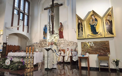  Uroczystość zakończyła się uroczystym błogosławieństwem udzielonym przez nuncjusza apostolskiego oraz odśpiewaniem hymnu „Te Deum”, który wybrzmiał nie tylko jako podziękowanie  za minione 25 lat, ale także jako wyraz nadziei na kolejne lata owocnej posługi warszawsko-praskiego „wieczernika”. Obecnie w WSD Diecezji Warszawsko-Praskiej kształci się  45 alumnów, w tym 11 na pierwszym roku.