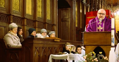 Po cichu, przez pokolenia. Służki po 140 wspólnych latach żegnają Złaków Kościelny