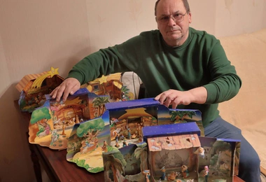 Kolekcjoner figurek z jajek niespodzianek