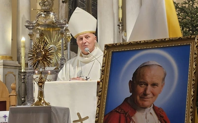 Święty Janie Pawle II, módl się za nami!