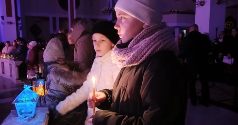 Roraty z Małym Gościem Niedzielnym w parafii pw. św. Maksymiliana Marii Kolbego we Wrocławiu