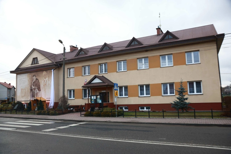 Mural z wizyty kardynała