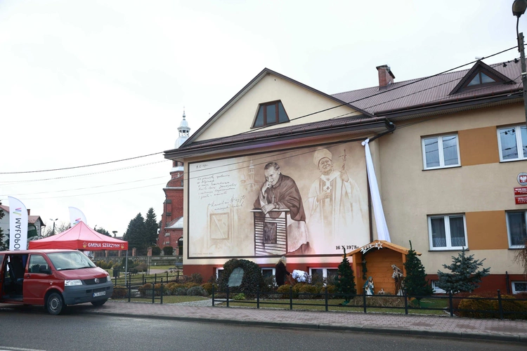 Mural z wizyty kardynała