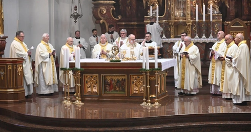 Pierwsza Msza św. w ponownie otwartej katedrze opolskiej