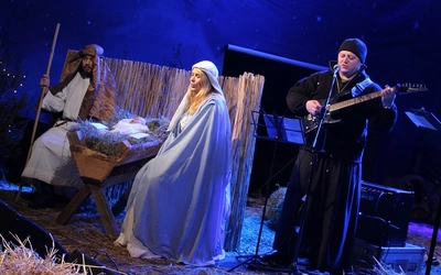 Rodzinnie pod oknem papieskim