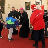 Finał akcji "Nasza Paka". Wrocławska Caritas rozdała ponad 330 paczek dzieciom z rodzin potrzebujących