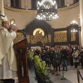 Abp Przybylski na Pasterce: Dla Boga nie jesteś beznadziejny