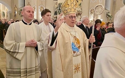 Abp Skworc podczas Pasterki: Od czasu Jego przyjścia mamy wspólny człowieczy los i wspólną przyszłość