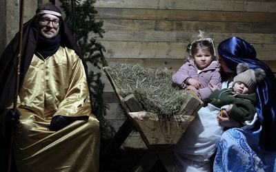 Tłumnie na żywej szopce